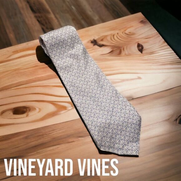 Vineyard Vines Mens‎ 100% Silk Tie Golf Clubs Novelty Print - Picture 1 of 7